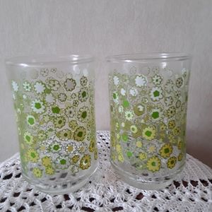 Vintage/2 libby juice glasses/yellow flower pattern/crazy daisy pattern/6 ounces
